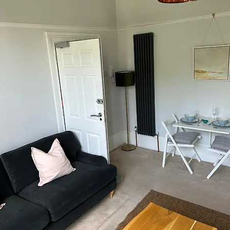 Apartment Coronation Road